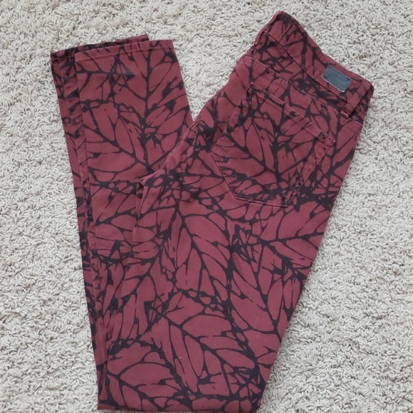 PAIGE Denim - PAIGE Skyline Skinny Jean's Leaf Print EUC